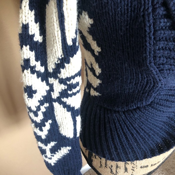 Thick American Eagle snowflake patterned sweater. - Picture 3 of 7